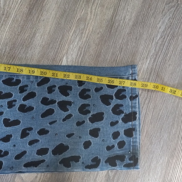 DG2 by Diane Gilman Signature Collection Stylish Blue Leopard Print Jeans - Picture 10 of 15